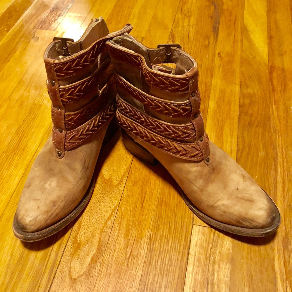 Freebird by Steven bootie Roper size 8, never worn